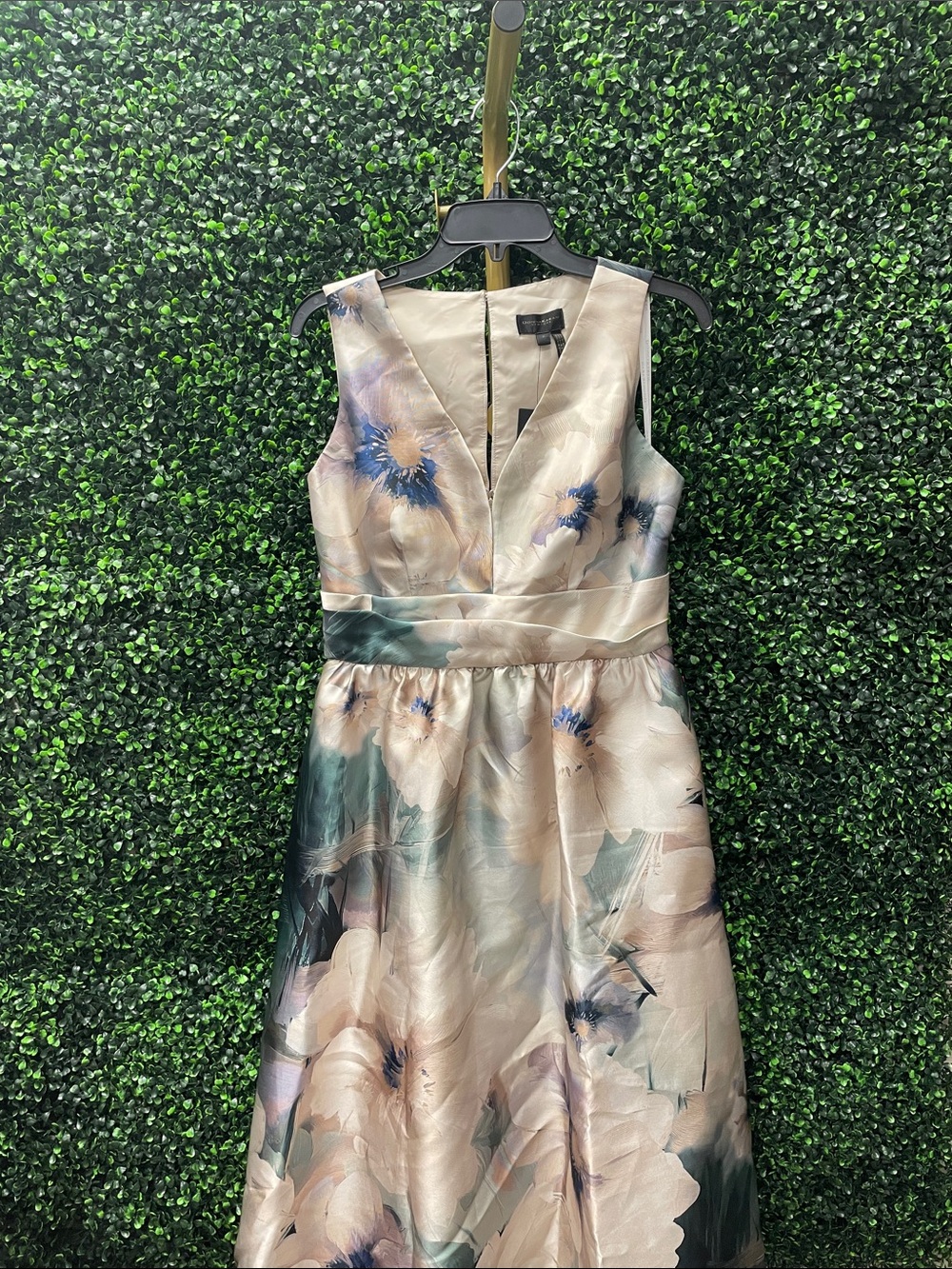 Floral Plunge Neck Ball Gown -NWT -8 - Picture 3 of 8
